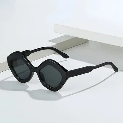 Lunettes de soleil en losange irrégulières pour femmes, Style européen et américain, personnalité rétro, Style de rue, à la mode