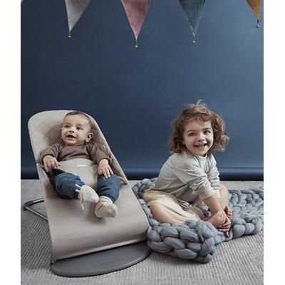 BabyBjrn Bouncer Bliss, Dark Gray Frame Classic Quilt Cotton Sand Gray