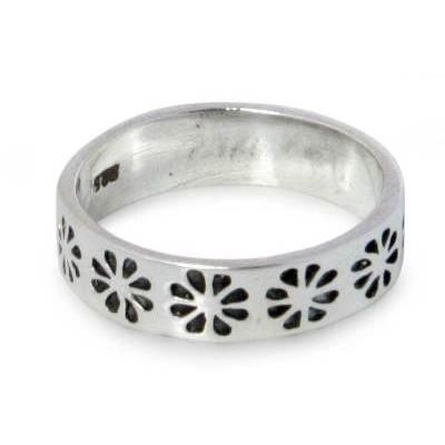 'Daisy Shadow' - Handcrafted Floral Sterling Silver Band Ring