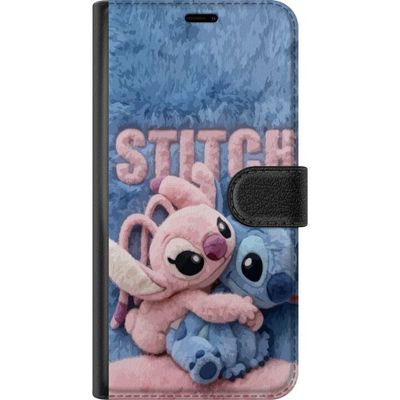 Kompatibelt Lommeboketui til Xiaomi Redmi 14C Fluffy Stitch og Angel omfavner på en myk pelsflate med pastellfarger som skaper en varm koselig følels