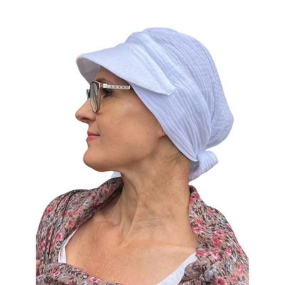 Tess hvidt muslintørklæde med visir-turban til sommer, selv efter kemoterapi