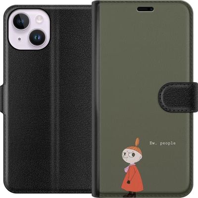 Kompatibel Tegnebogsetui til Apple iPhone 15 Illustreret motiv med Lille My i orange kjole, humoristisk citat og afdæmpet grøn baggrund