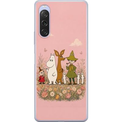 Kompatibel Mobilcover til Sony Xperia 10 V Illustreret motiv med Mummitrold figurer omgivet af blomster og bløde pastelfarver.