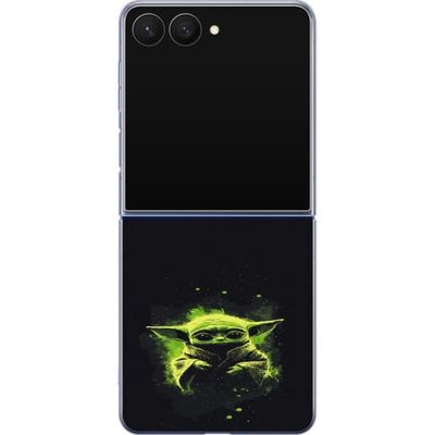 Kompatibelt Mobildeksel til Samsung Galaxy Z Flip8 Mørkt fantasimotiv med et lite grønt romvesen, store øyne og lysende grønne detaljer mot svart bak