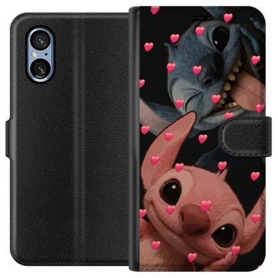 Kompatibel Tegnebogsetui til Sony Xperia 10 VI Søde hundehvalpe med hjerter og hyggelig følelse på mørk baggrund