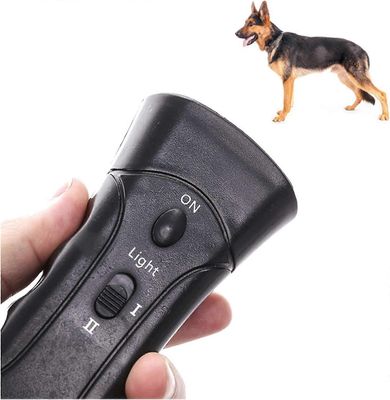 Anti Bark Dog,Ultrasonic Anti Bark,Kannettava ultraääni koiran hylkivä 3 sisään 1-Anti Barking-Dog Training-Anti-Static Control-Rannehihnalla-ulkona