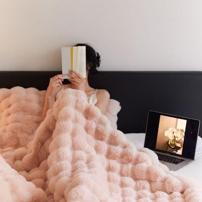 Gemdeck Ruched Luksus Faux Fur Kast Teppe, Reversibel Fuzzy Velvet Teppe Rosa 160*200cm