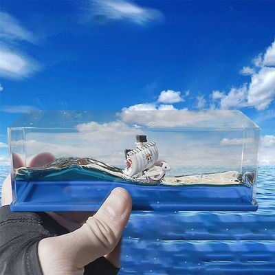 Anime One Piece Going Merry Cruise Ship Model Liquid Wave Unsinkable Toy Boat Hjem Desk dekorasjoner Gaver til fans Kids Voksne