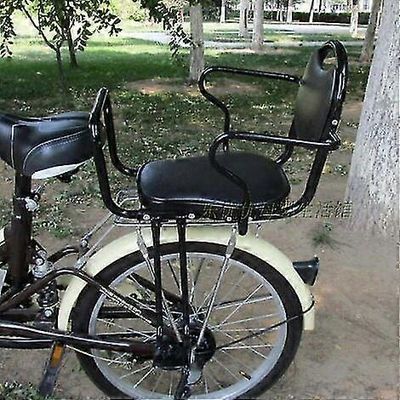 Sähköpolkupyörän takaistuin, maastopyörän lastenistuin korkealla esteellä Boris