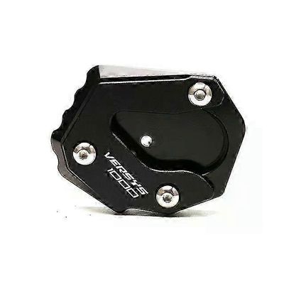 Jalustan jalan jatkotyyny KAWASAKI VERSYS 1000 2015-2022 -mallille - Sivujalustan tukilevy Täysin musta