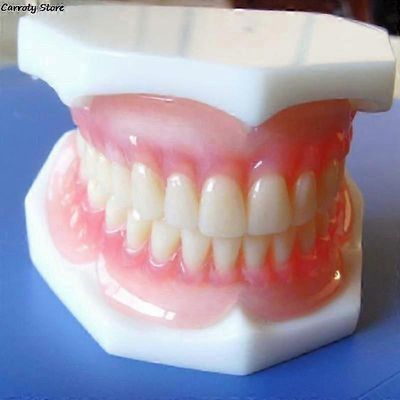 Uudet täydelliset hymyviilut varastossa Hampaat Väärä proteesi Huonot hampaat Viilut Hampaiden valkaisu Hammasjauhe