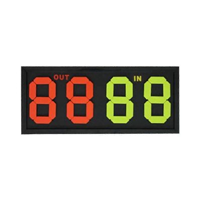 Jalkapallon manuaalinen vaihtotaulu 4 numeroa erotuomareiden kääntökortissa Jalkapallolentopallotarvikkeet