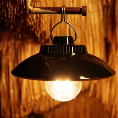 LED-retkeilyvalaisin sisäänrakennetulla akulla ja koukulla - lämmin valo riippuva tunnelmalamppu telttoihin Musta