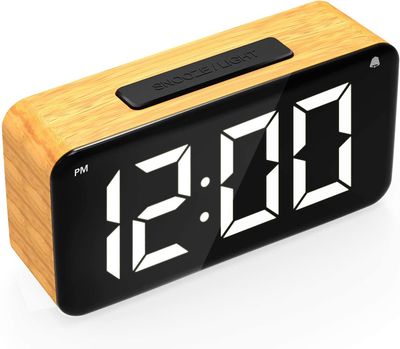 Veeki Digital vekkerklokke, 6 LED-skjermvisning, trekorn, 6 lysstyrke, slumre, 12/24H, enkel digital klokke Europeiske forskrifter