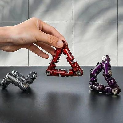 Infinity Flip Alloyed Triangle Kädessä pidettävä metalli Fidget Lelut Mekaaninen kosketusketju Aikuisten EDC-lelu lievittää stressiä ahdistusta Aut...