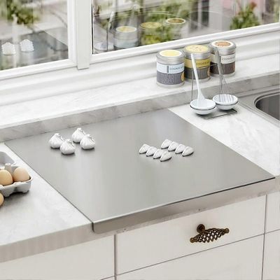 Ruostumattomasta teräksestä valmistetut leikkuulaudat huulilla keittiöön, liukumaton metallinen leikkuulauta lihalle, hedelmille, vihanneksille ja ...