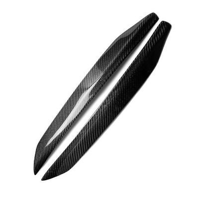 Hyundai Genesis -auton hiilikuituisten ajovalojen silmäluomien kulmakarvojen suojuksiin