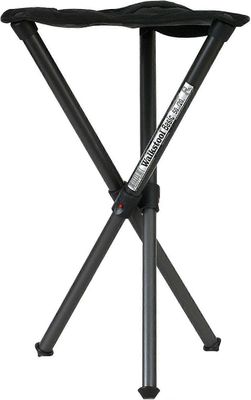 Perusmalli musta alumiini 3-jalkainen taitettu jakkara Korkeus 20-24 tuumaa Maksimikuorma 330-385 lbs Valmistettu Ruotsissa