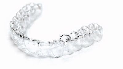 4 kpl:n sarja hampaiden valkaisuun/geelivalkaisuun, lämpömuovaukseen