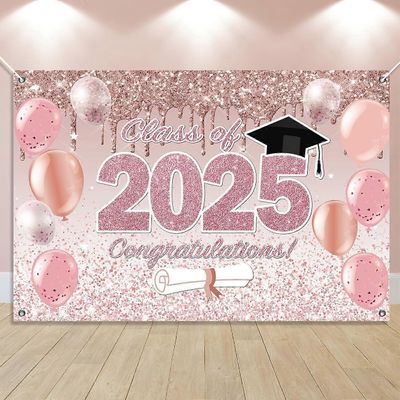 Vaaleanpunaiset valmistujaiskoristeet luokka 2025, vaaleanpunainen ruusukultainen valmistumistausta, vuoden 2025 luokan banneri 1 90x150 cm