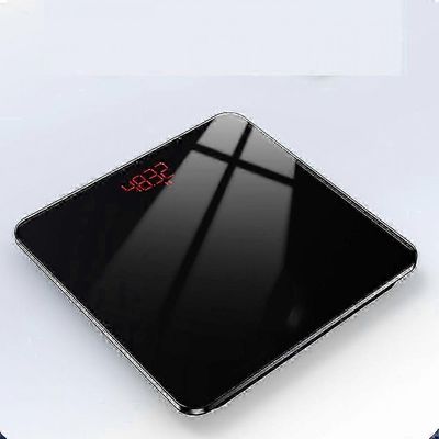 Puhuva digitaalinen vaaka, suuri taustavalo takaa selkeän näkyvyyden, varustettu erittäin leveällä alustalla mukavuuden ja vakauden takaamiseksi, 5...