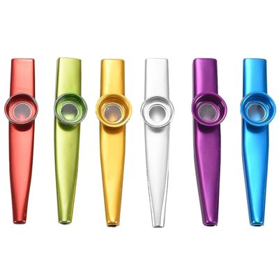 Sæt med 6 farver Metal Kazoo musikinstrumenter God ledsager til en guitar Ukulele Fantastisk gave til