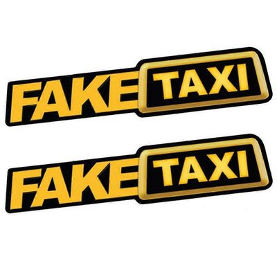 2kpl FAKE TAXI Autotarratarra Tunnus Itseliimautuvat Vinyylitarratarrat henkilöautoon kuten näyttää