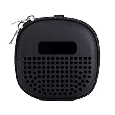 Kova kotelo Bose SoundLink Micro Bluetooth-yhteensopivalle kaiuttimelle, jossa on karabiini Musta