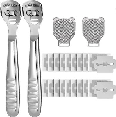 24 kpl Callus -parranajokonesarja, 20 vaihtoviipaletta, terät, 2 kallusparranajokonetta ja 2 jalkaa, viilapään jalkojenhoitotyökalut, teräskahva