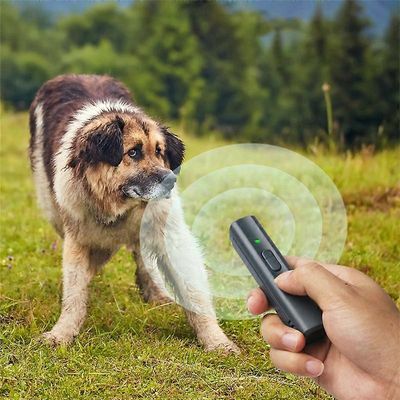Pet Dog Ultrasonic Repeller Anti Barking USB ladattavat laitteet UV Detect Light Training Repelle HarmaaMusta
