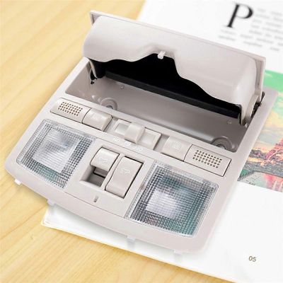 Mazda 6 vuosimalleihin 2009-2013, joissa on kattoluukun kytkin, harmaa kattokonsoli alasvalolla GS4C-69-970D-75