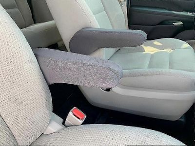 2 kpl yleiskäyttöisiä kankaisia ​​auton etuistuinten käsinojien suojuksia, suojien vaihto 1 pari harmaata