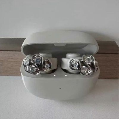 2025 Strassi kiinnitettävälle nappikuulokkeelle Avoin korva, zirkoniumoksidi koristeellinen kuulokeyhteys Hopeinen timantti