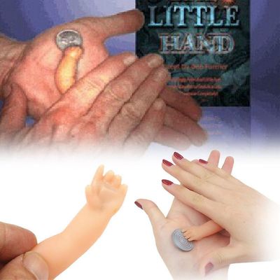 Den lilla baby hand trollkarl trick närbild magiska rekvisita leksaker barn ~