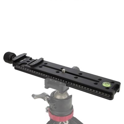 Kameran kiskon solmuliuku 200 mm pikalukituslevyn kiinnike D-rengasruuveilla, jotka ovat yhteensopivia Garmin Xero C1:n kanssa