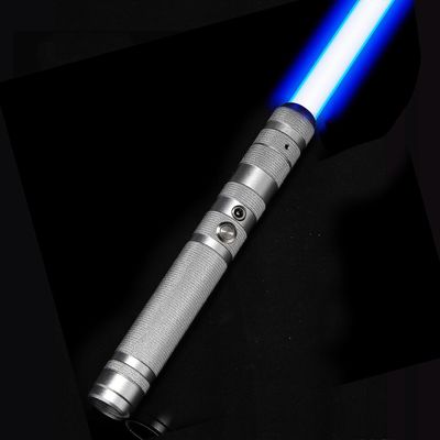 Aikuiset Lapset Light Saber Laser Sword Rgb 7 värit vaihdettava Fx Ääni Ladattava elektroninen valomiekka Halloween cosplay -leluun Hopea