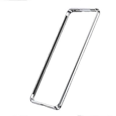 INF Alumiiniseoksesta valmistettu puskurikotelo iPhone 16:lle Hopea