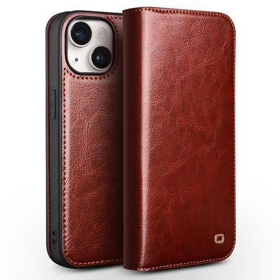 QIALINO klassinen nahkainen puhelinkotelo iPhone 15:lle Ruskea
