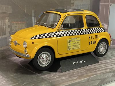 Fiat 500 NYC Taxi 1965 Gul 1:18 Scale Solido 1801407
