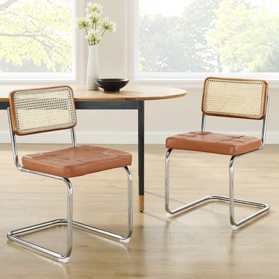 Rottinkiruokatuolien sarja, 2 kpl, moderni 1900-luvun puolivälin pähkinäpuurunko, keinonahkaverhoilu ja kudottu selkänoja, oranssinruskea