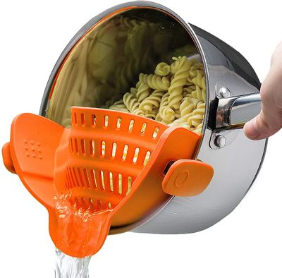 Linkrunning Clip On silikonedørslag, passer til alle gryder og skåle orange