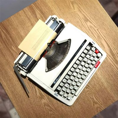 Manuaalinen kirjoituskone kannettava kirjallinen retro keräilylahja, selkeä käsiala, joustavat avaimet 30 x 30 x 10 cm