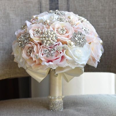 Mikasa Runde Blush Bryllup Teardrop Butterfly Broche Bouquet ElfenbenHvid