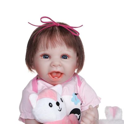 Genfødsel dukke 55cm genfødt bebe dukke baby naturtro ægte touch blød krop glad baby i tæppe kjole sæt jul sød gave