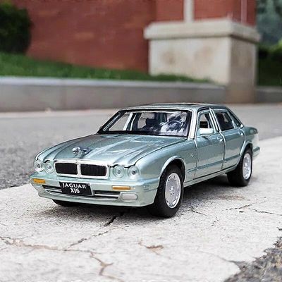 1:32 Jaguars XJ6 Alloy Car Model Diecast &; Toy Vehicles Metal Car Model Simulation Sound and Light Collection Lasten lelulahja Autot Vihreä