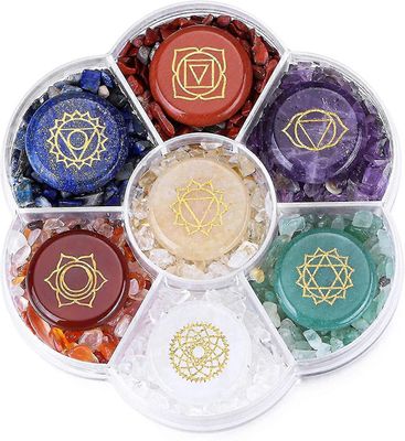7 ChakraKristallikiveä Luonnolliset Reiki parantavat kristallit Jalokivet kaiverretulla chakrasymbolilla Tumbled Kiillotettu chakrakivipakkaus medi...