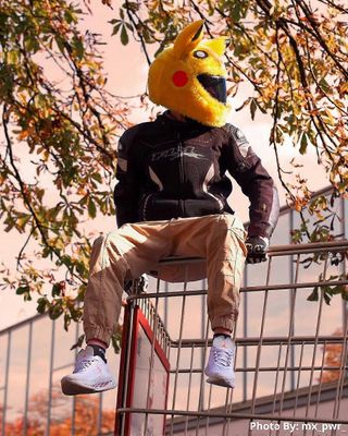 Korkki, päällinen moottoripyöräkypärälle