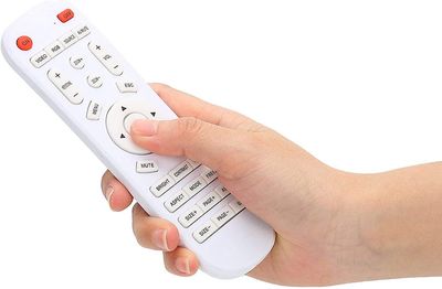 Erstatningsfjernkontroll for alle typer projektorer, universell projektorfjernkontroll, hvit