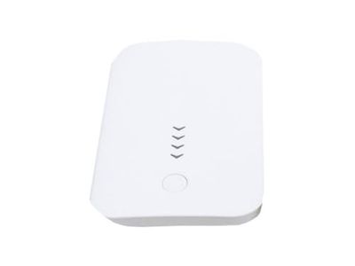 Biały przenośny powerbank 8400 mAh. Idealny do ładowania urządzeń w dowolnym miejscu. Kompaktowy i łatwy do przenoszenia, idealny do podróży.