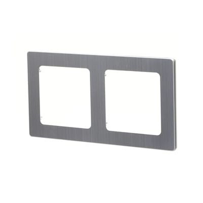 Aluminium wandbord Duits/Frans design met 2 sleutels. Zilverkleurig oppervlak dat elegantie en functionaliteit combineert voor elke moderne ruimte.